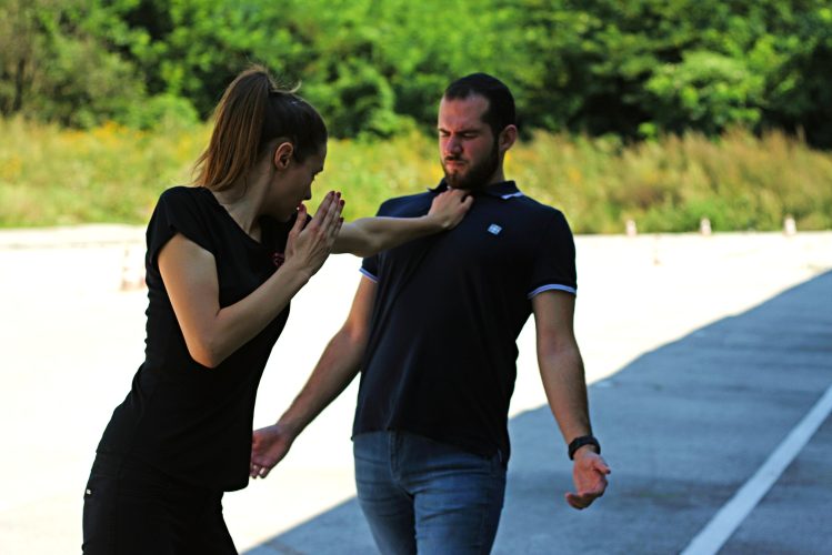 konacna 749x500 - Samoodbrana za žene: 22 razloga zašto je Krav Maga idealan trening za ženu